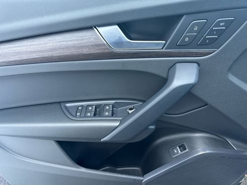 Used 2023 Audi Q5 2.0T Premium w/ Convenience Package image 11