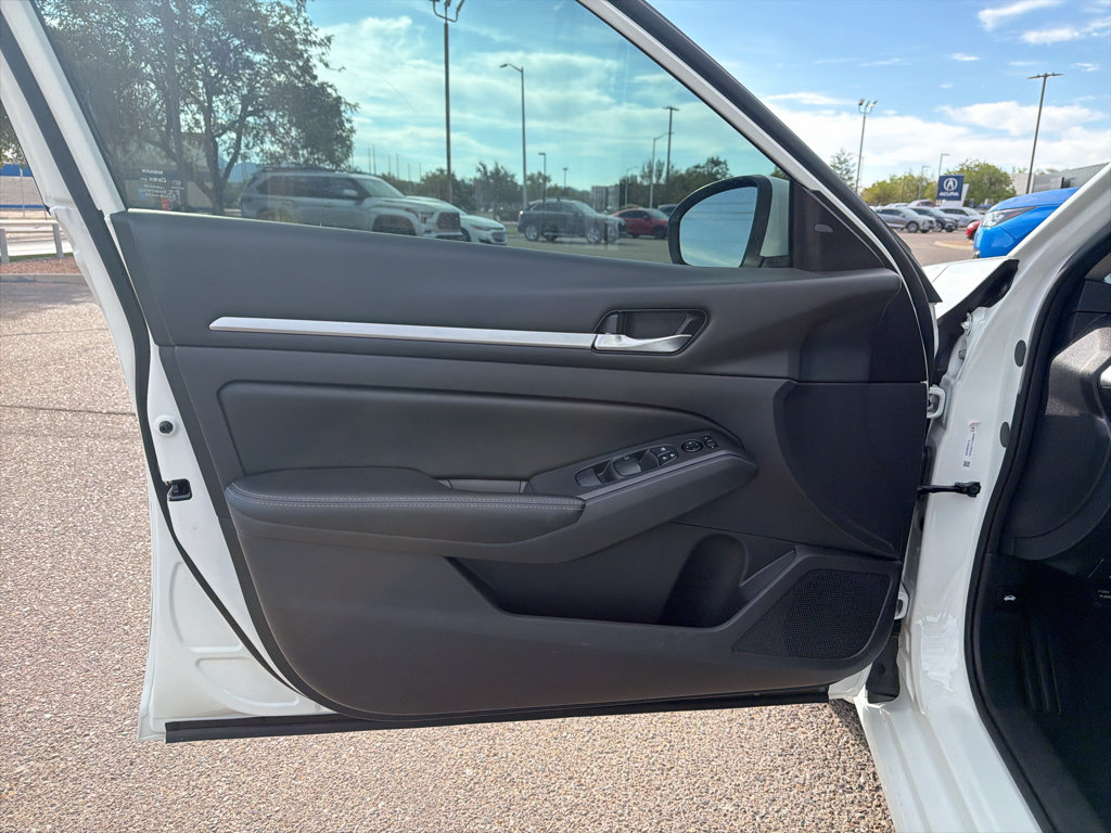 Used 2022 Nissan Altima 2.5 SV FWD image 8