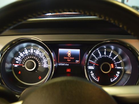 Used 2014 Ford Mustang GT RWD image 17