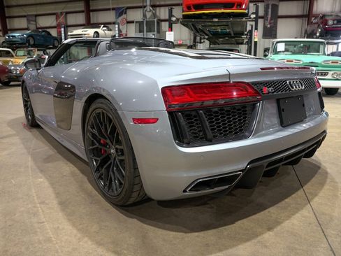 Used 2018 Audi R8 V10 w/ Carbon Exterior Package AWD/4WD image 6