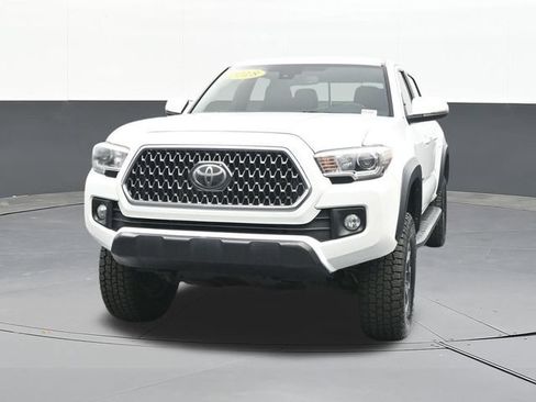 Used 2018 Toyota Tacoma TRD Off-Road AWD/4WD image 2