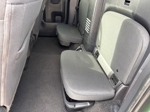 Used 2022 Nissan Frontier SV image 16