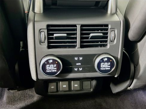 Used 2024 Land Rover Discovery S image 27