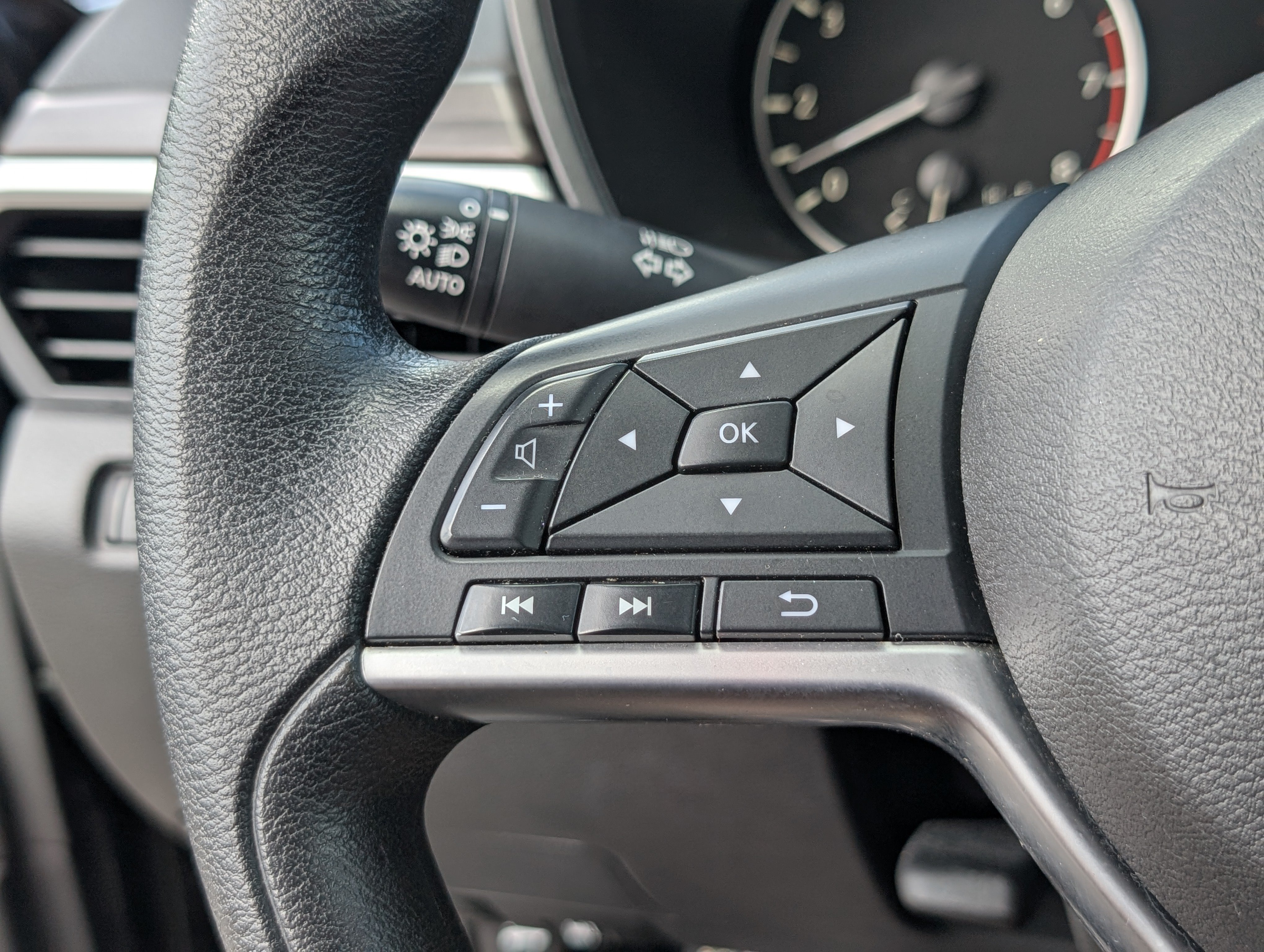 Used 2024 Nissan Altima 2.5 SV FWD image 21