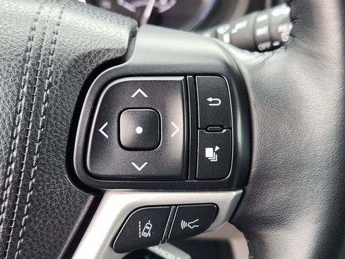 Used 2018 Toyota Highlander XLE image 26