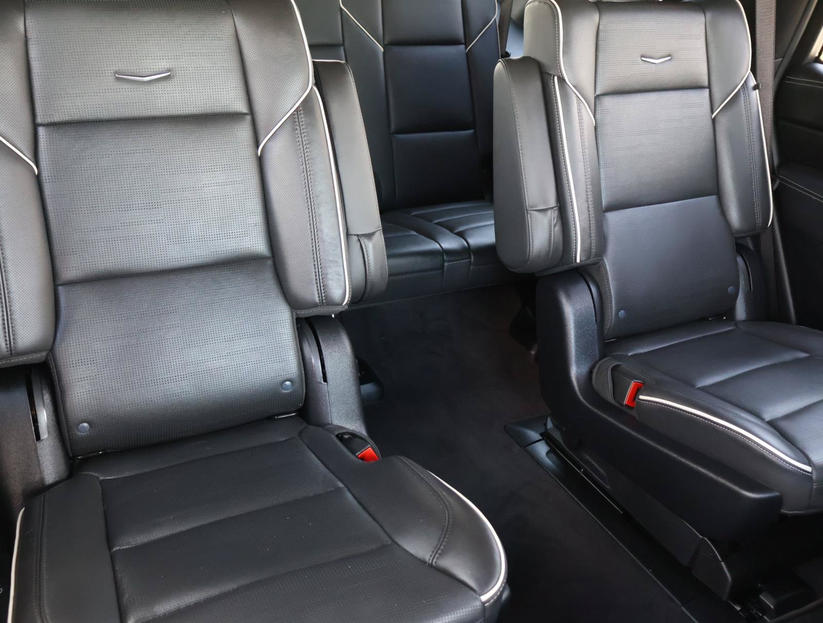 Used 2026 Cadillac Escalade Luxury AWD/4WD image 27