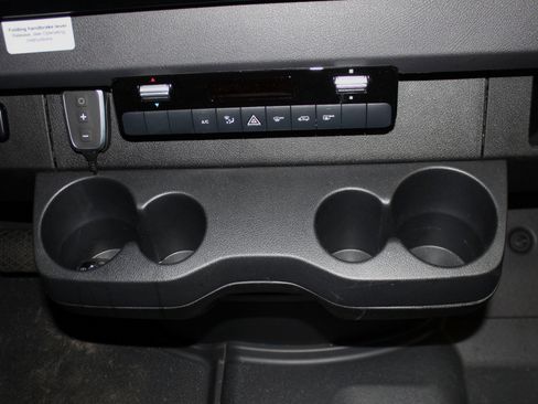 Used 2020 Mercedes-Benz Sprinter 2500 image 35