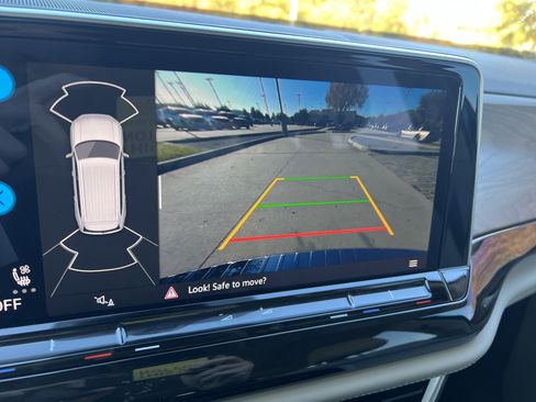 Used 2025 Volkswagen Atlas SE image 22