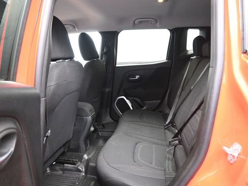 Used 2018 Jeep Renegade Latitude w/ Cold Weather Group image 30