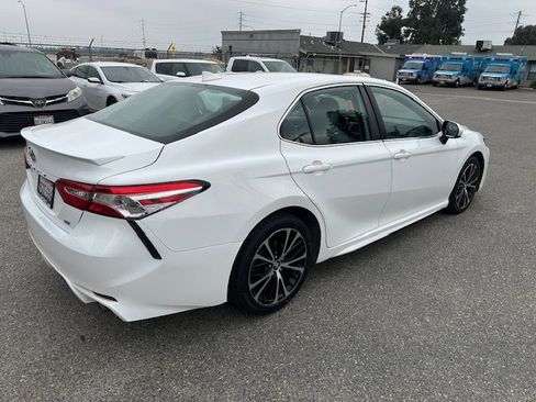 Used 2020 Toyota Camry SE image 10