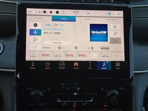 Used 2024 Jeep Grand Cherokee Limited w/ Black Appearance Package image 17