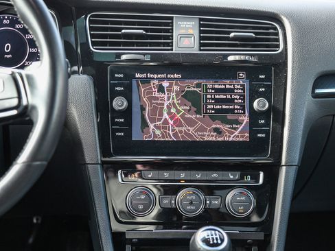 Used 2019 Volkswagen Golf R 4-Door image 10