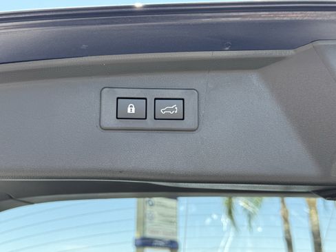 Used 2025 Subaru Outback Premium AWD/4WD image 35