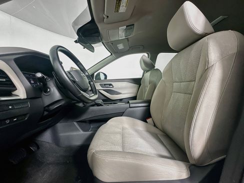 Used 2025 Nissan Rogue SV FWD image 13