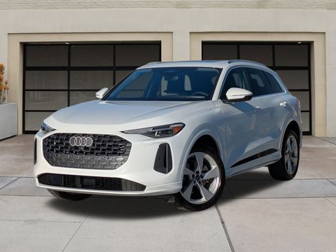 Used 2025 Audi Q5 Premium Plus w/ Premium Plus image 3