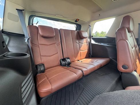 Used 2020 Cadillac Escalade Premium Luxury w/ Escalade Sport Edition AWD/4WD image 35