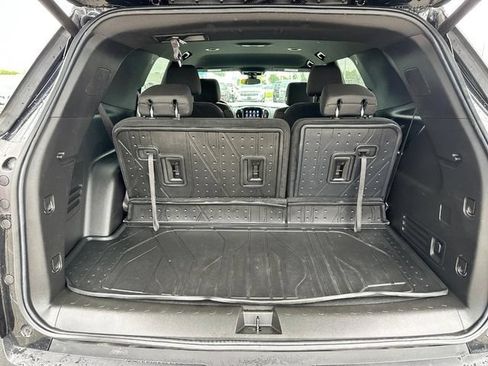 Used 2023 Chevrolet Traverse LT FWD image 5