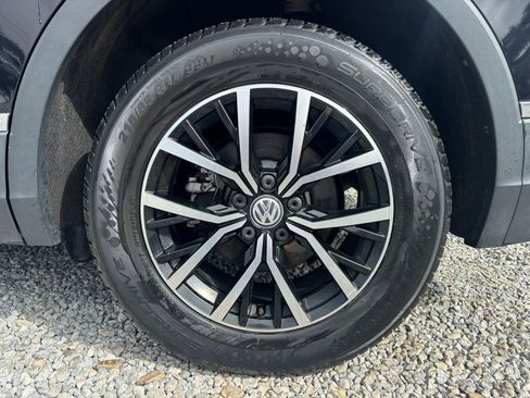 Used 2021 Volkswagen Tiguan SE image 2