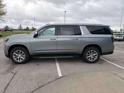 New 2025 Chevrolet Suburban Premier AWD/4WD image 6