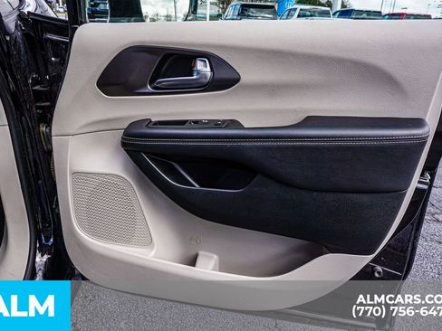 Used 2024 Chrysler Pacifica Touring-L image 48