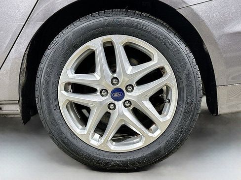 Used 2013 Ford Fusion SE image 29