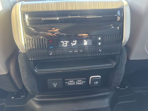 Used 2023 Jeep Wagoneer Series III w/ Premium Group I image 22