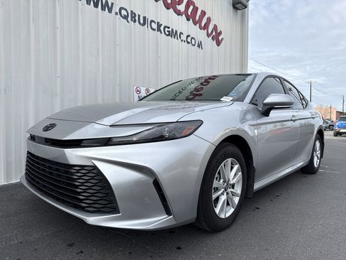 Used 2025 Toyota Camry LE image 7