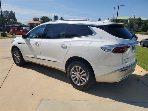 Used 2024 Buick Enclave Premium image 3