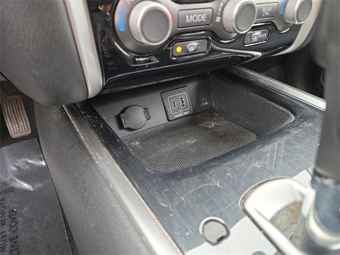 Used 2019 Nissan Pathfinder SV image 29