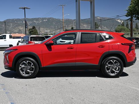 New 2026 Chevrolet Trax LT w/ LPO, Blackout Package image 7