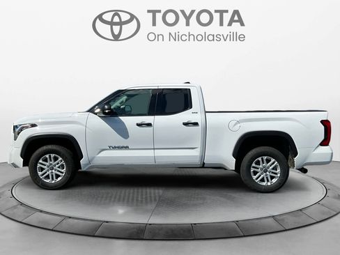 Used 2022 Toyota Tundra SR5 w/ SR5 Convenience Package AWD/4WD image 3