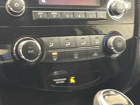 Used 2017 Nissan Rogue S image 20