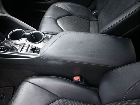 Certified 2018 Toyota Camry XSE image 31