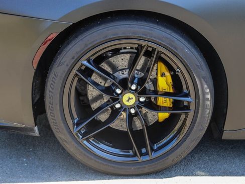 Used 2017 Ferrari GTC4Lusso AWD/4WD image 33