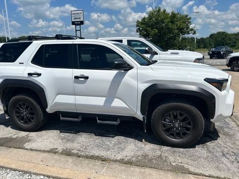 Used 2025 Toyota 4Runner SR5 AWD/4WD image 2
