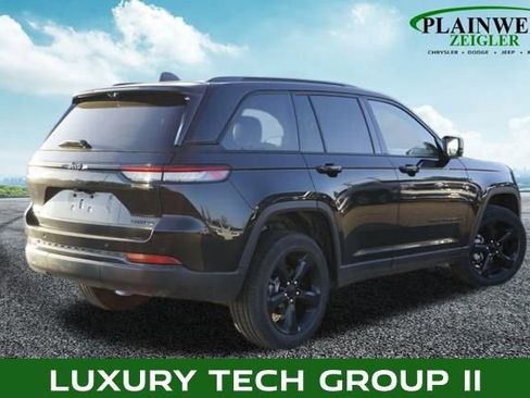 Used 2023 Jeep Grand Cherokee Limited w/ Luxury Tech Group II image 3
