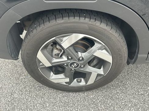 Certified 2025 Hyundai Venue SEL FWD image 18