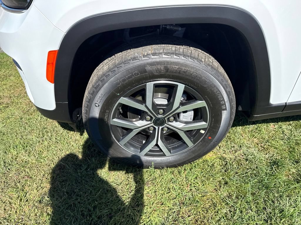 New 2027 Jeep Grand Cherokee Laredo X AWD/4WD image 9