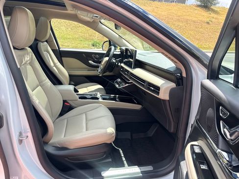 Certified 2025 Lincoln Corsair Grand Touring AWD/4WD image 32