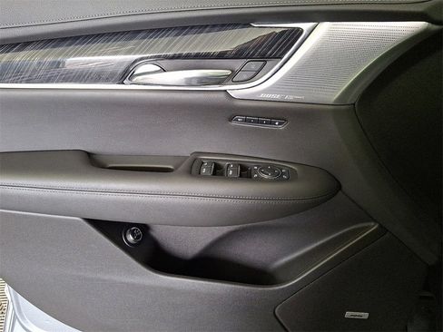 Used 2023 Cadillac XT6 Premium Luxury image 14