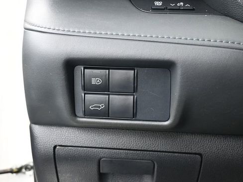 Used 2021 Toyota Highlander LE image 22