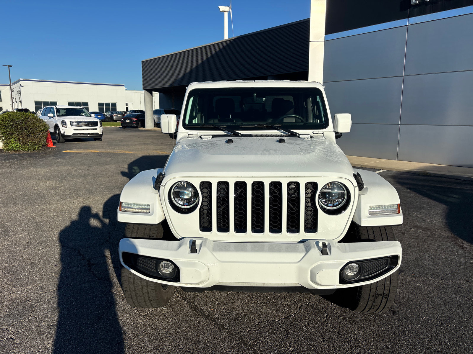 Used 2022 Jeep Gladiator Overland AWD/4WD image 2