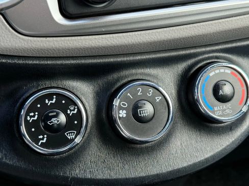 Used 2012 Toyota Yaris L image 20