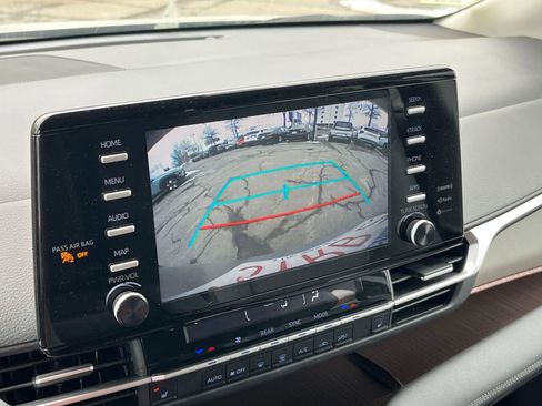 Used 2024 Toyota Sienna XLE image 17