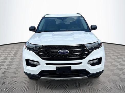 Used 2020 Ford Explorer XLT w/ Equipment Group 202A RWD image 2
