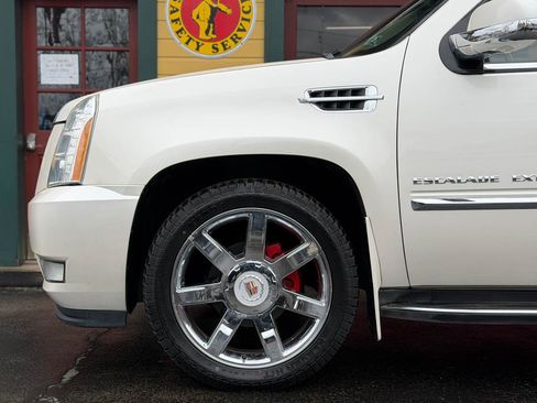 Used 2013 Cadillac Escalade EXT Luxury image 26