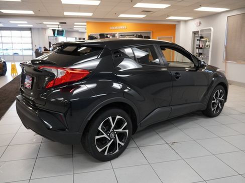 Used 2018 Toyota C-HR XLE image 12