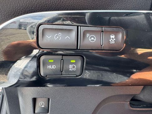 Certified 2021 Toyota Prius Prime Limited FWD image 30