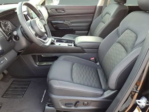 Certified 2025 Nissan Pathfinder SV AWD/4WD image 11