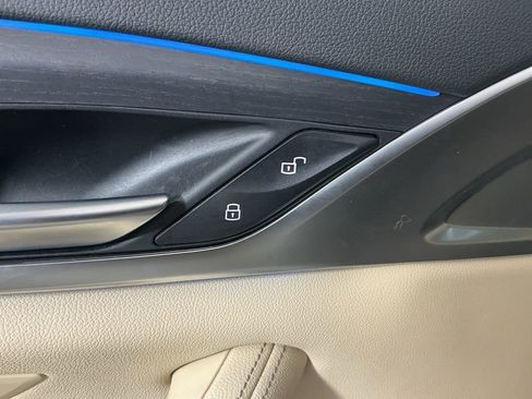 Certified 2023 BMW 530e xDrive w/ Premium Package image 27